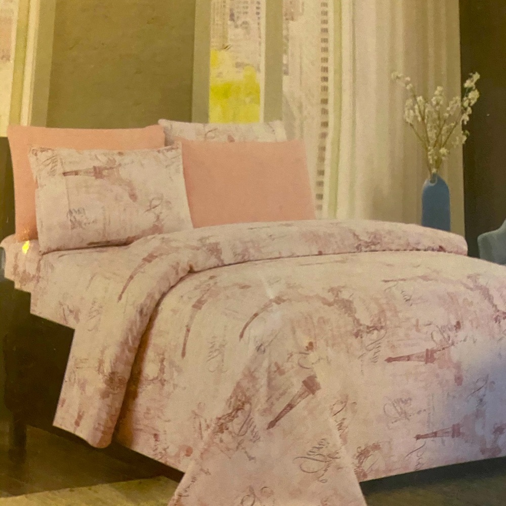 Paris print sheet set (King ) NEW